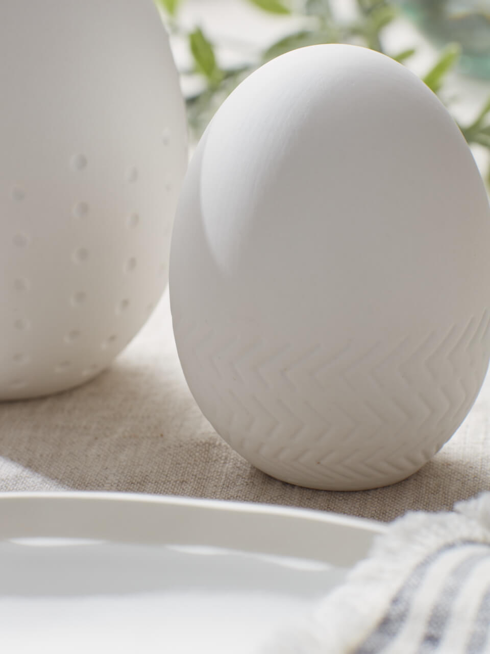 Set of 2 Detailed White Ceramic Egg Decorations