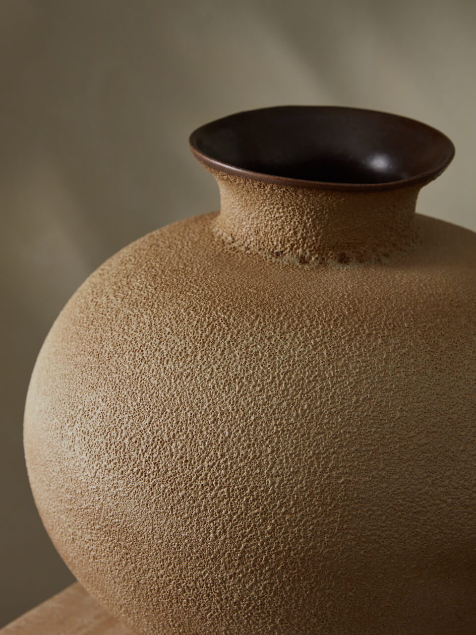 Alvaro Round Vase