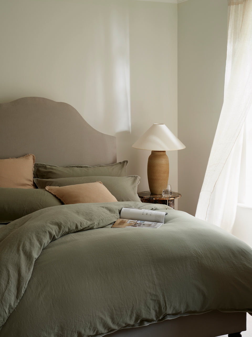 Lys Ceramic Table Lamp