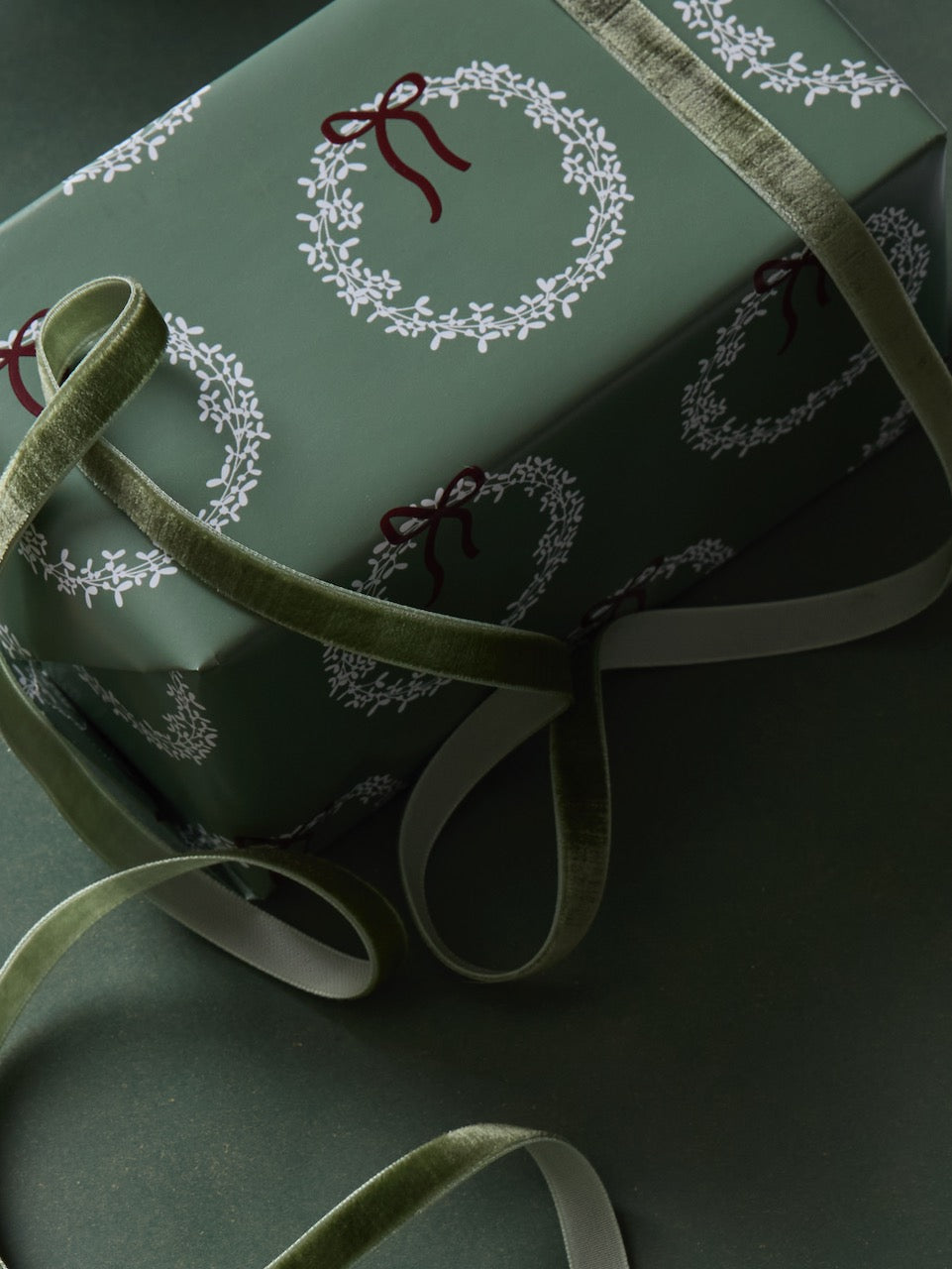 10m Wreath Green Wrapping Paper