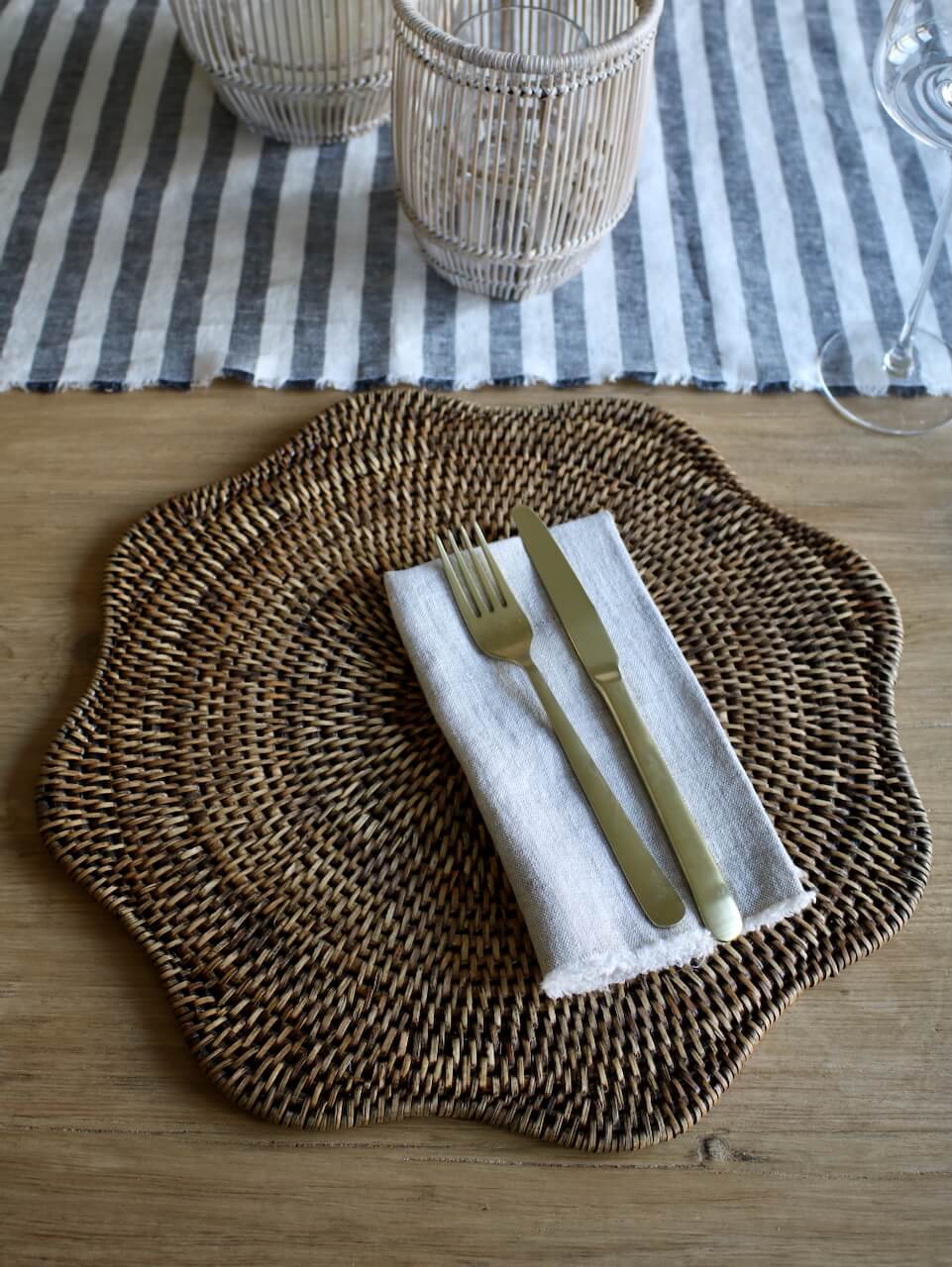 Ayre Set of 4 Antique Brown Rattan Scallop Edge Placemat