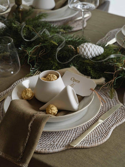 Ayre Set of 4 White Rattan Scallop Edged Placemat