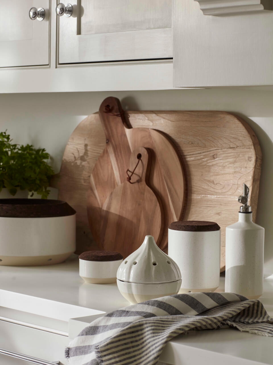 Cream Stoneware Garlic Pot