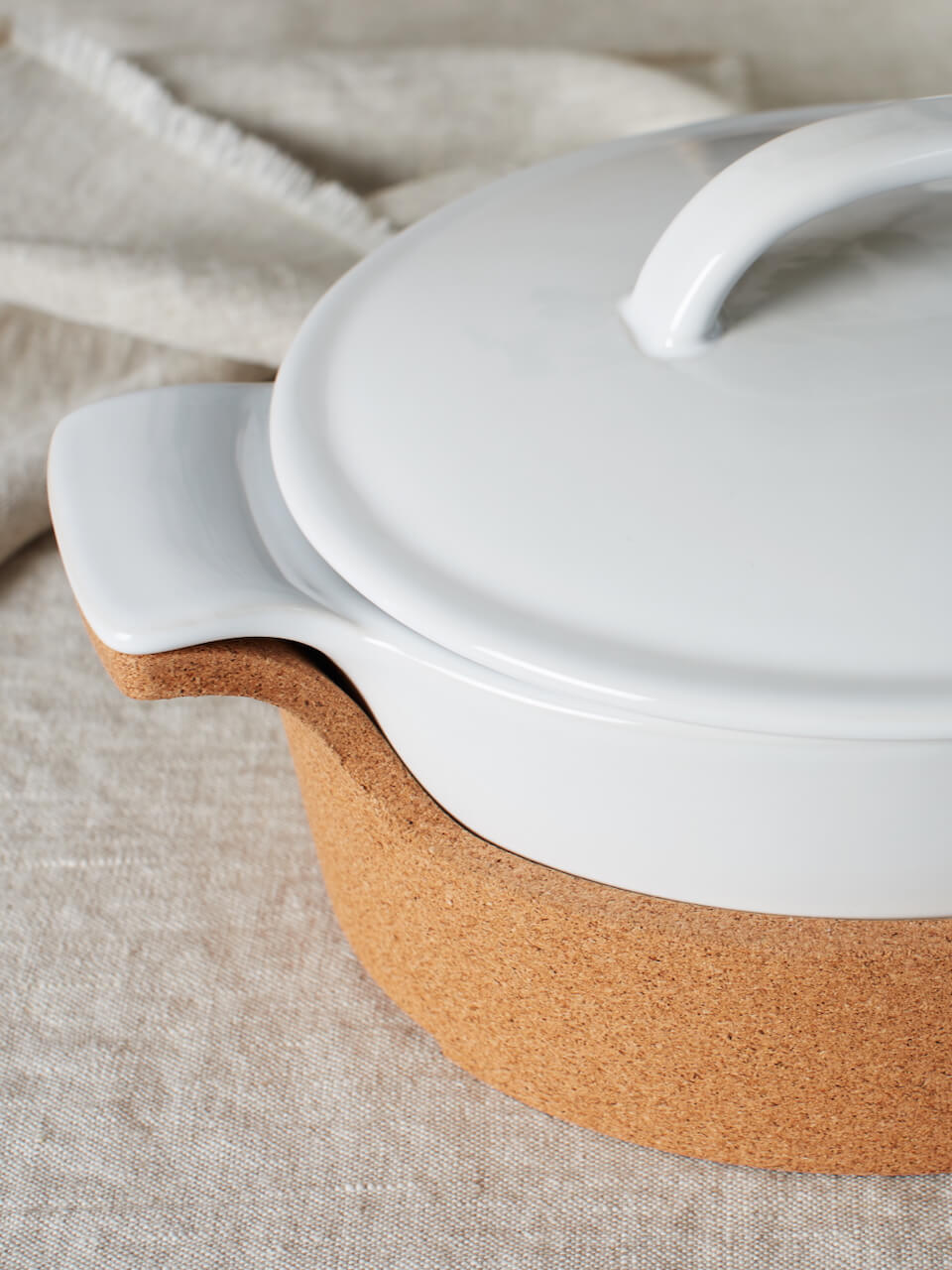 Stoneware Casserole Dish with Cork Tray