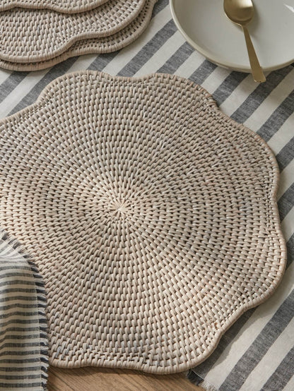 Ayre Set of 4 White Rattan Scallop Edged Placemat