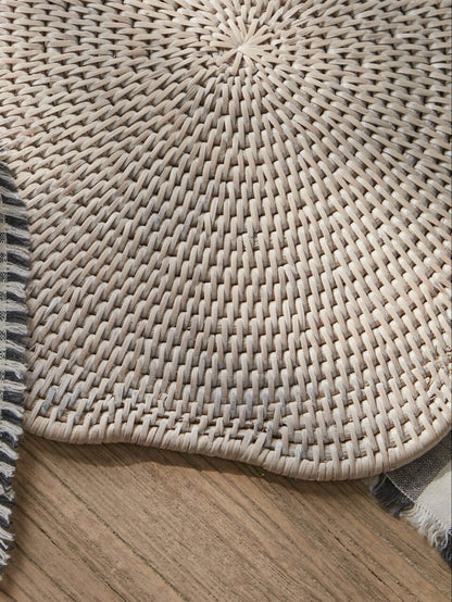 Ayre Set of 4 White Rattan Scallop Edged Placemat