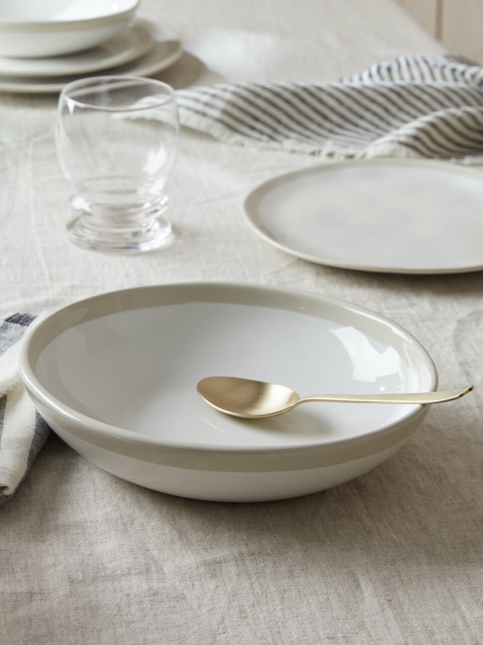 Vela 16 Piece Dinner Set