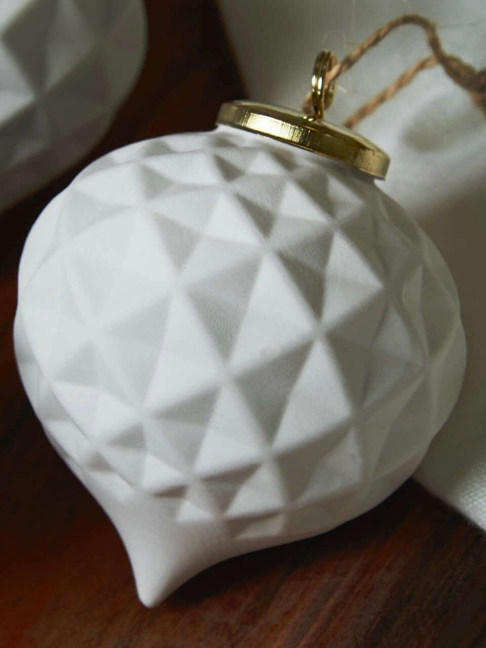 Set of 3 White Ceramic Onion Decoration