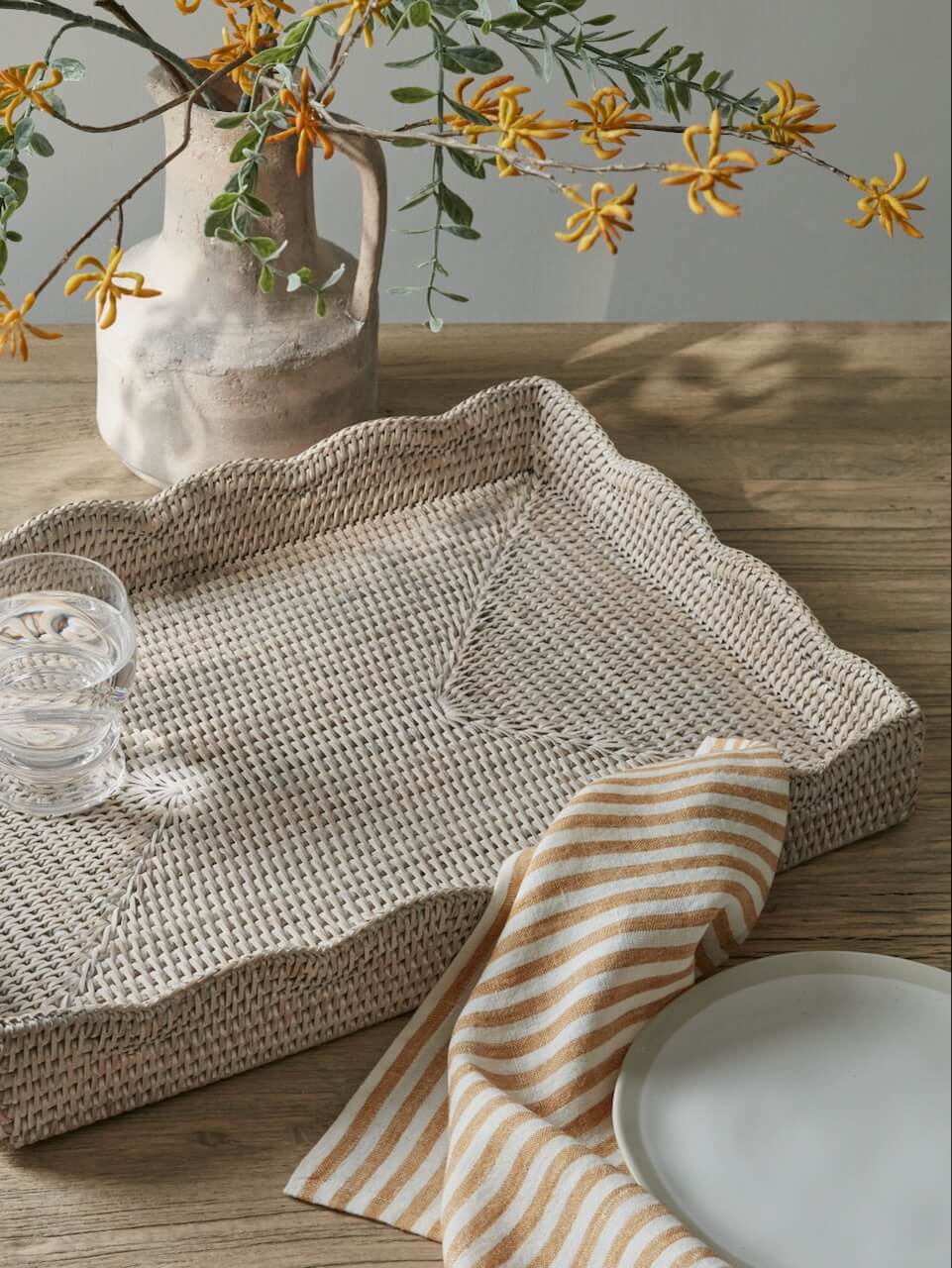 Rhu White Rattan Scallop Edge Tray